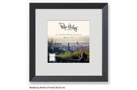 Peter Hadley Nina 30x30 cm schwarz, Holzrahmen mit Passepartout 15x15 cm